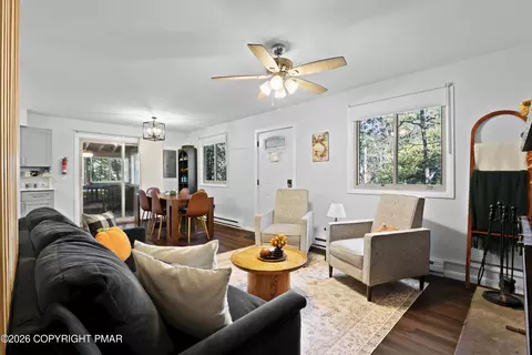 9820 Deerwood Dr, Tobyhanna, PA 18466