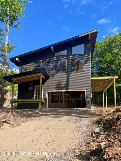 12 Dunhill Ct, Lake Ariel, PA 18436