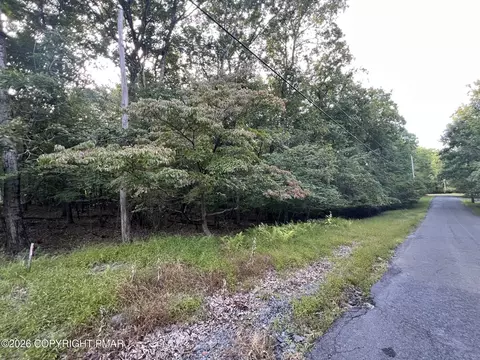 White Dove Dr 48, East Stroudsburg, PA 18302