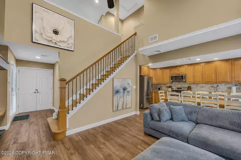 12 Beachwood Ct, Lake Harmony, PA 18624