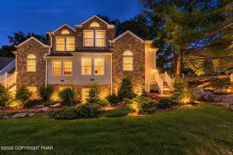 12 Beachwood Ct, Lake Harmony, PA 18624