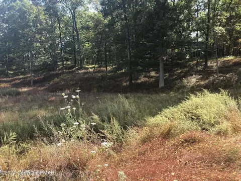 605 Arapahoe Dr, East Stroudsburg, PA 18302
