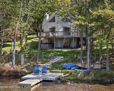 5170 Classic Dr, Tobyhanna, PA 18466
