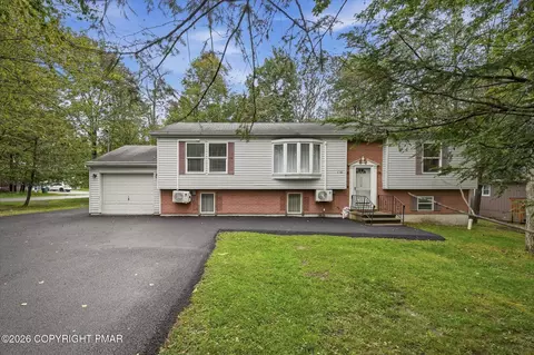 7571 Eagle Rock Dr, Tobyhanna, PA 18466