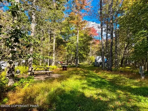 32 Peace Pipe Way, Gouldsboro, PA 18424