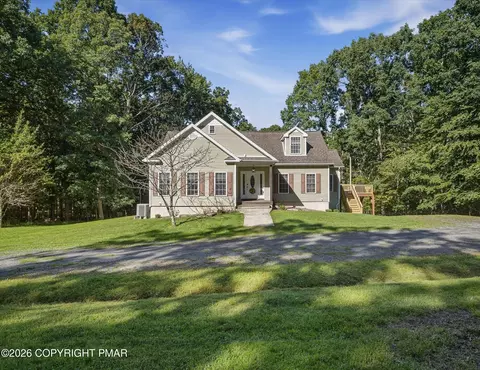 12 Old Farm Rd, East Stroudsburg, PA 18302