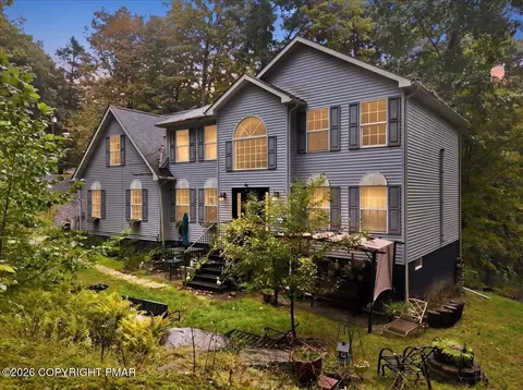194 Sportsmen Dr, Cresco, PA 18326