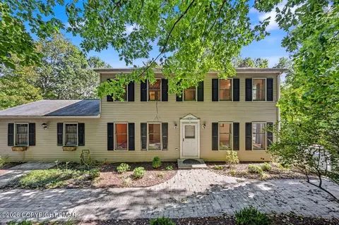 238 Becca Ln, Stroudsburg, PA 18360