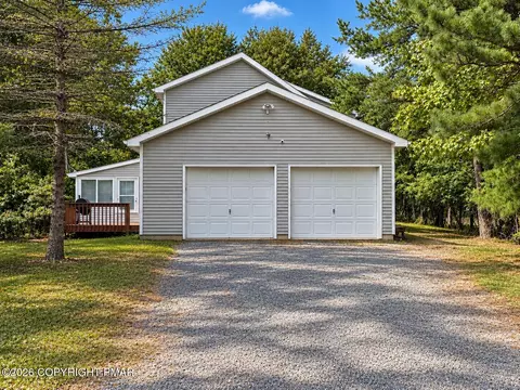 106 Gap View Dr, Long Pond, PA 18334
