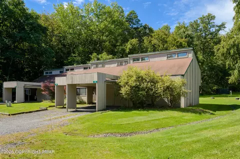 142 Ridge Dr, Tannersville, PA 18372