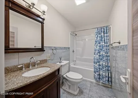 Bath - 3130 Delaware Cir, Bushkill, PA 18324 photo 10 of 11