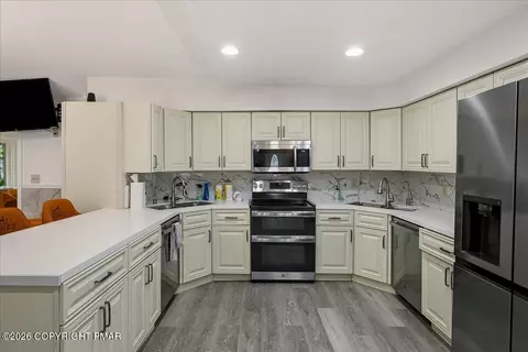 Kitchen - 3130 Delaware Cir, Bushkill, PA 18324 photo 2 of 6