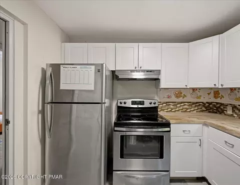 Kitchen - 3130 Delaware Cir, Bushkill, PA 18324 photo 5 of 6