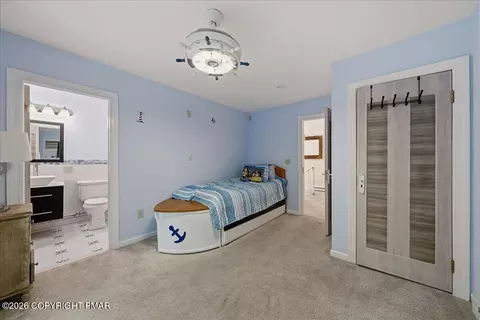 Bedroom - 3130 Delaware Cir, Bushkill, PA 18324 photo 4 of 11