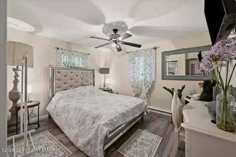 Bedroom - 3130 Delaware Cir, Bushkill, PA 18324 photo 9 of 11