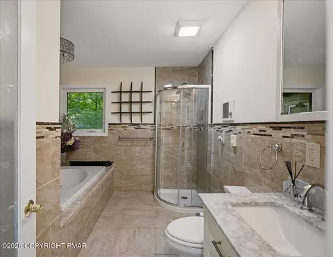 Bath - 3130 Delaware Cir, Bushkill, PA 18324 photo 1 of 11