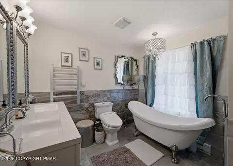 Bath - 3130 Delaware Cir, Bushkill, PA 18324 photo 4 of 11