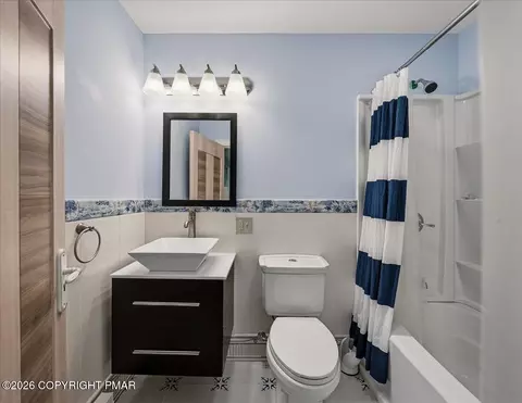 Bath - 3130 Delaware Cir, Bushkill, PA 18324 photo 6 of 11