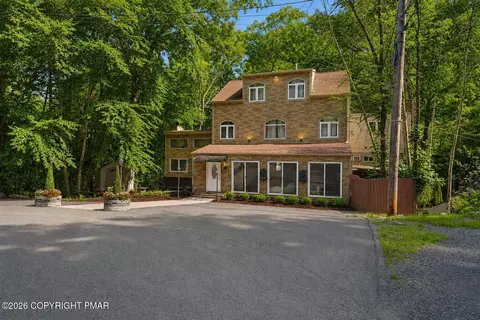 3130 Delaware Cir, Bushkill, PA 18324