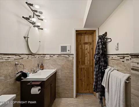 Bath - 3130 Delaware Cir, Bushkill, PA 18324 photo 7 of 11