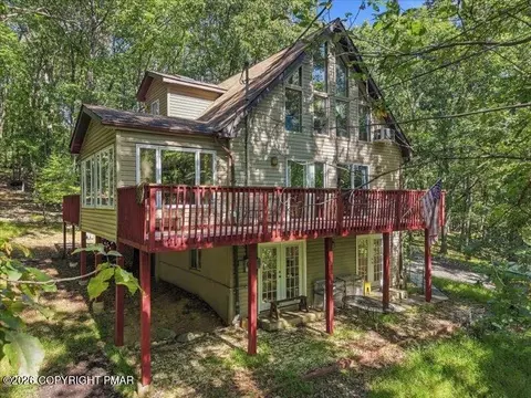 467 Lakeside Dr, East Stroudsburg, PA 18301