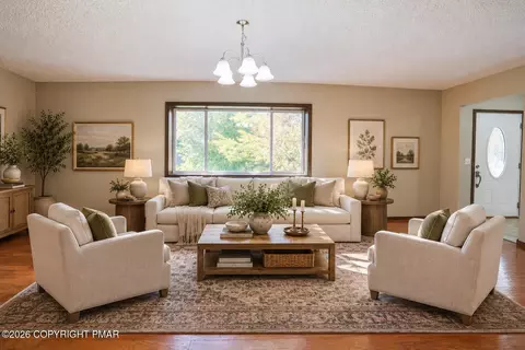 108 Blackfoot Ln, Tobyhanna, PA 18466