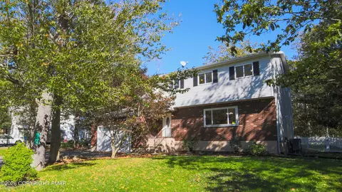 108 Blackfoot Ln, Tobyhanna, PA 18466