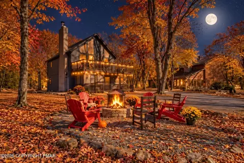 20 Vista Ln, Lake Harmony, PA 18624