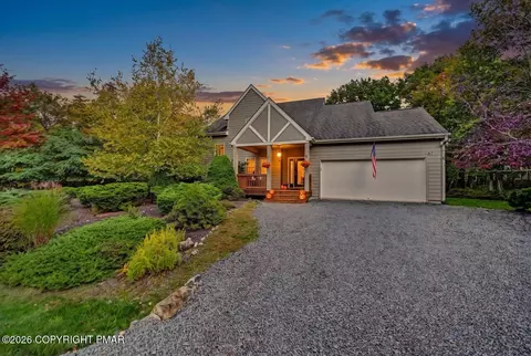 212 Wild Pines Dr, Pocono Pines, PA 18350