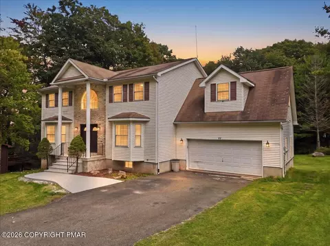 49 Seneca Rd, Mount Pocono, PA 18344