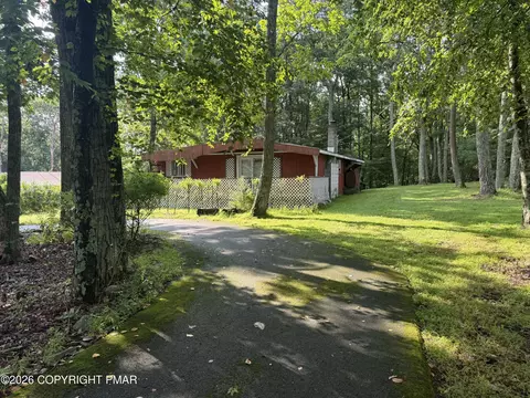 1222 Valley Dr, East Stroudsburg, PA 18302
