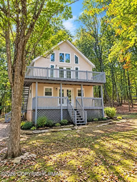 3217 Woodchip Ln, East Stroudsburg, PA 18301