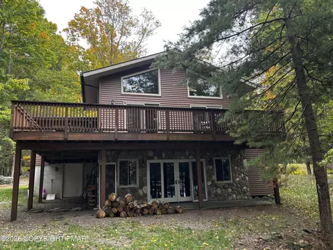 77 Lake Dr E, Clifton Township, PA 18424