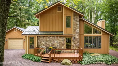 10 Linden Dr, Lake Harmony, PA 18624