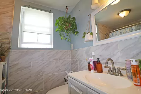 Bath - 111 Oakley Rd, Darby, PA 19082 photo 6 of 7