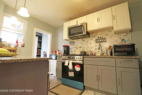Kitchen - 111 Oakley Rd, Darby, PA 19082 photo 4 of 9