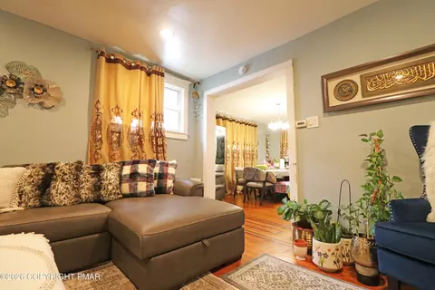 Living - 111 Oakley Rd, Darby, PA 19082 photo 3 of 5