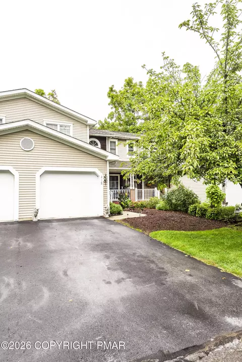 216 Amber Ln, East Stroudsburg, PA 18301