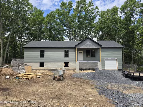 604 Gandolf Rd, Tamiment, PA 18371