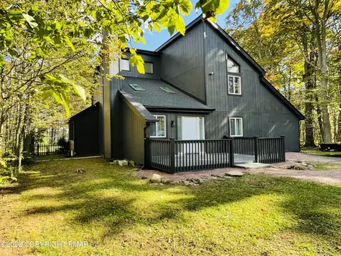 6361 Cherokee Trl, Tobyhanna, PA 18466