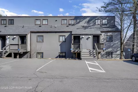 19 Middle Village Way, Tannersville, PA 18372