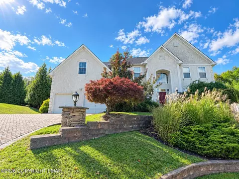 207 Center Valley Ct, East Stroudsburg, PA 18302