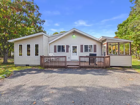 111 Sioux Dr, Albrightsville, PA 18210