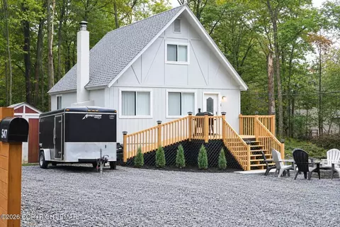 8219 Sunset Dr, Tobyhanna, PA 18466