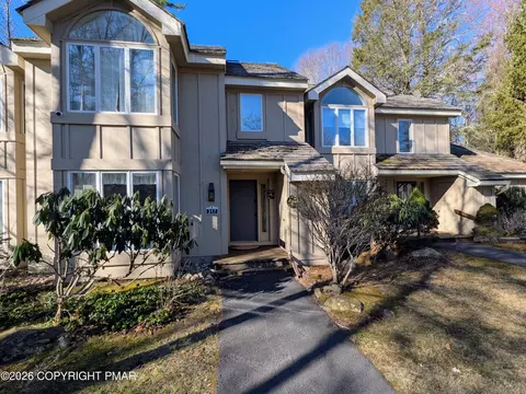 317 Chickagami Ln, Long Pond, PA 18334