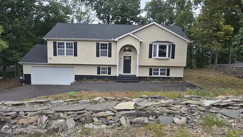 6223 Blue Beech Dr, East Stroudsburg, PA 18301