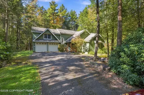 372 Brookside Dr, Pocono Pines, PA 18350