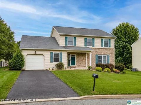221 Jubilee Dr, Easton, PA 18040