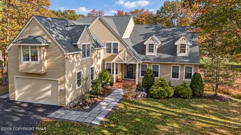 114 Pine Needle Ln, Pocono Pines, PA 18350