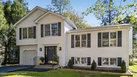 321 Lake Rd, Tobyhanna, PA 18466